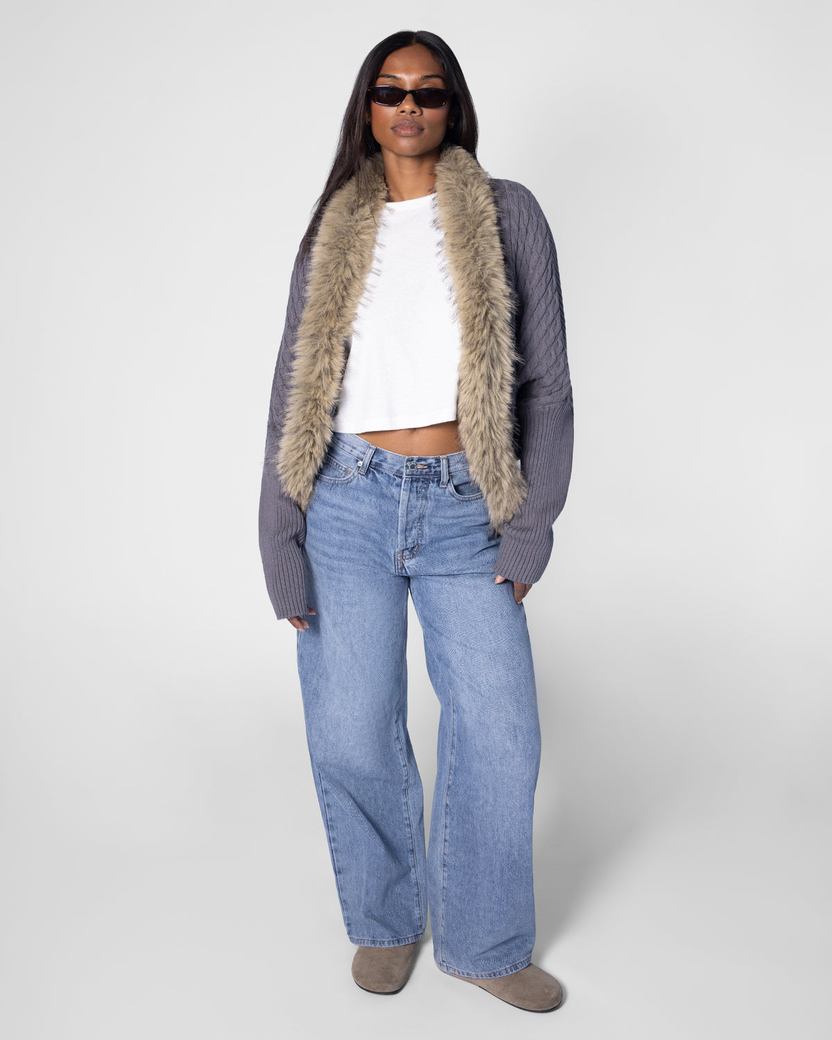 [Charcoal Grey/Tan] - Model