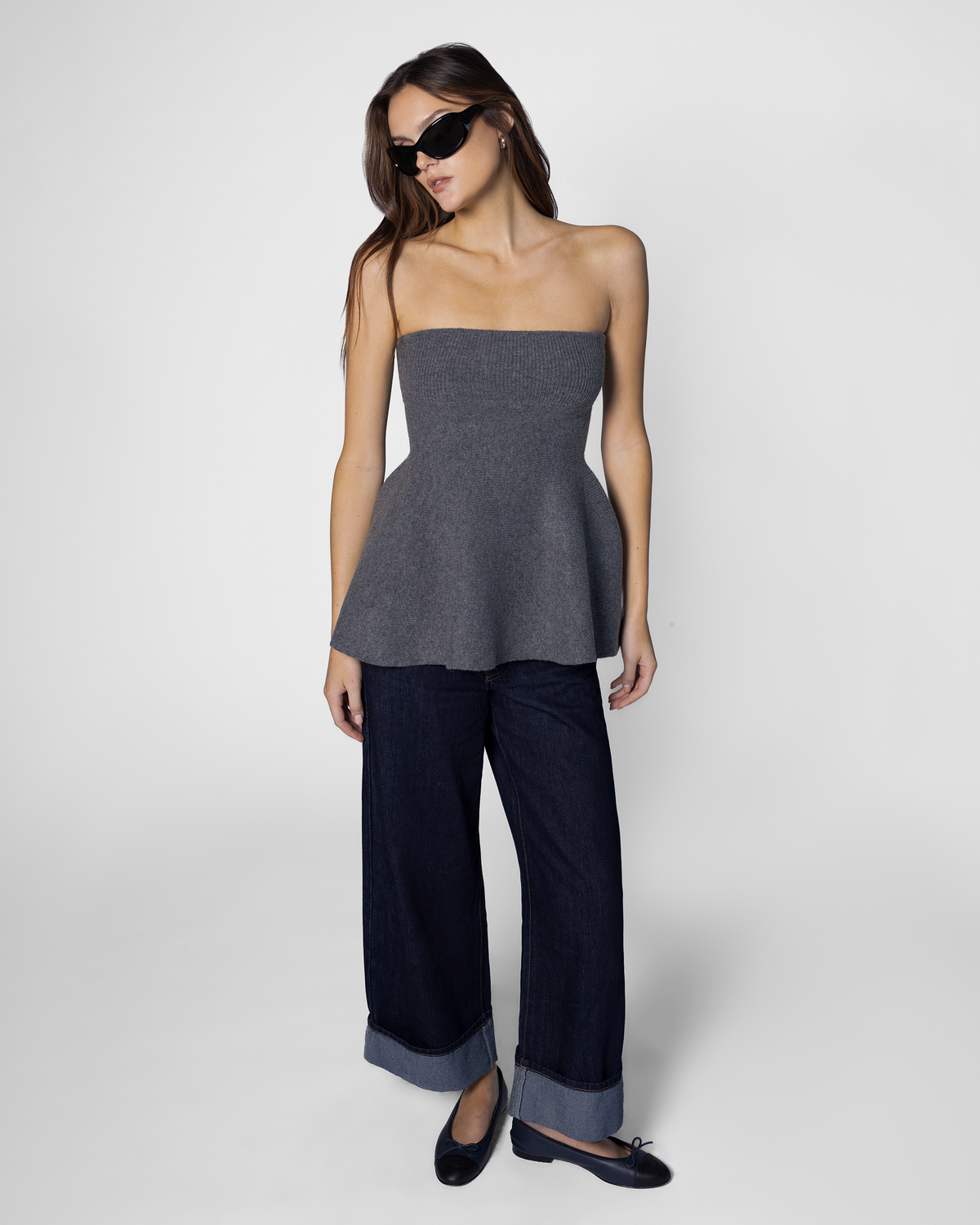 [Charcoal Grey] - Model